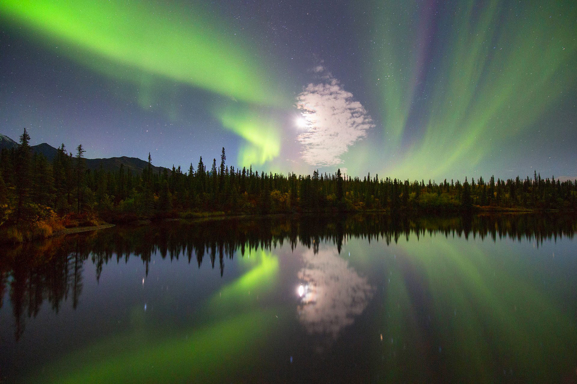 laska_autumn_moon_cloud_and_lake